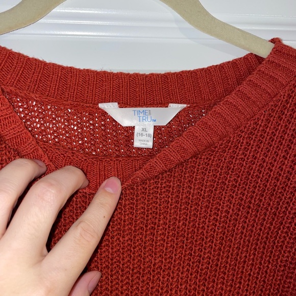 Time & Tru sweater - Picture 3 of 4